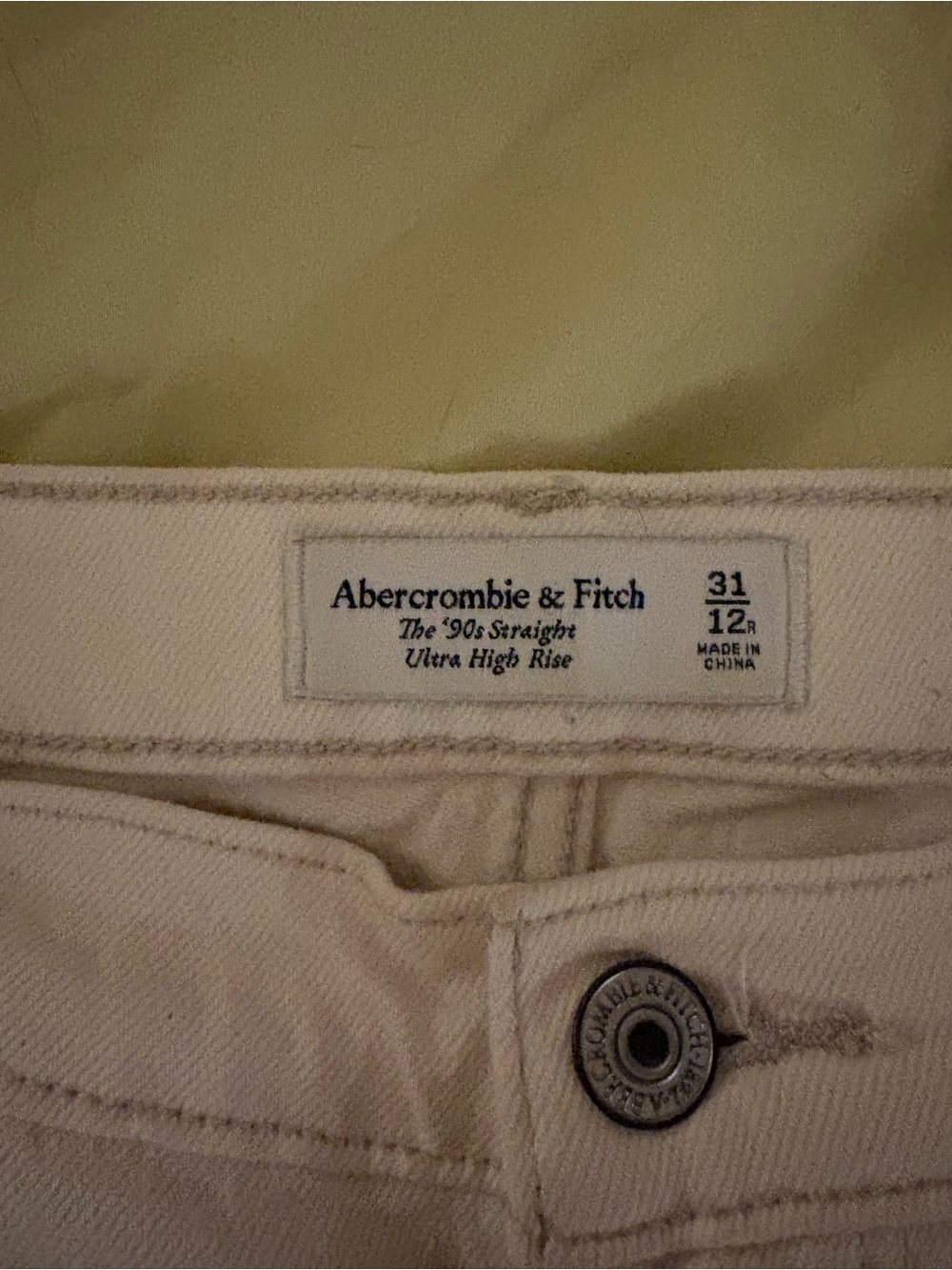 Abercrombie & Fitch '90s Straight Ultra High Rise Carpenter Jean in Cream